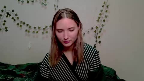 _kikiclark_ online show from November 5, 6:24 pm