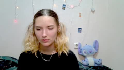 _kikiclark_ online show from September 24, 8:52 pm