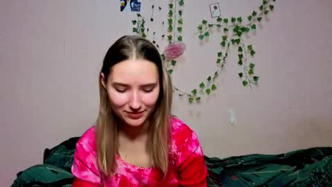 _kikiclark_ online show from December 18, 8:57 pm