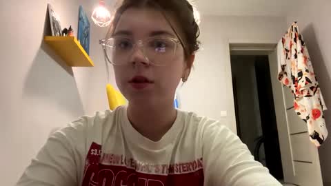 Snapshot of _kirieshka chatting on February 10, 12:30 am Molly online show from February 10, 12:30 am