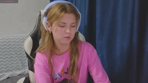 Snapshot of _kirieshka chatting on September 22, 7:01 pm Molly online show from September 22, 7:01 pm