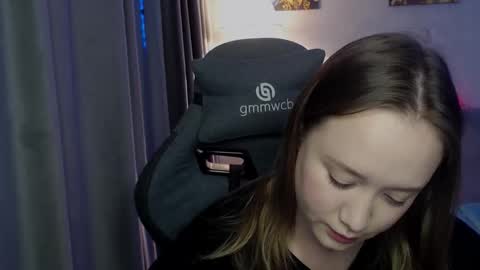 Snapshot of _lalune_ chatting on October 4, 4:44 pm _lalune_ online show from October 4, 4:44 pm