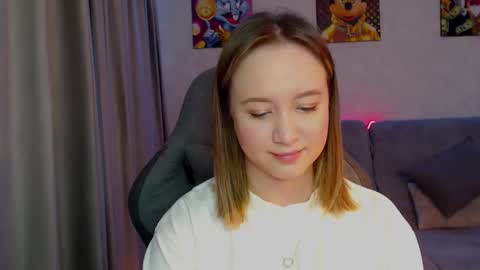 Snapshot of _lalune_ chatting on March 4, 3:22 am _lalune_ online show from March 4, 3:22 am