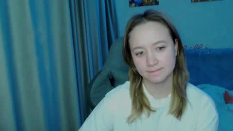 Snapshot of _lalune_ chatting on February 7, 1:04 am _lalune_ online show from February 7, 1:04 am