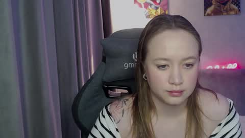 Snapshot of _lalune_ chatting on October 2, 12:15 am _lalune_ online show from October 2, 12:15 am