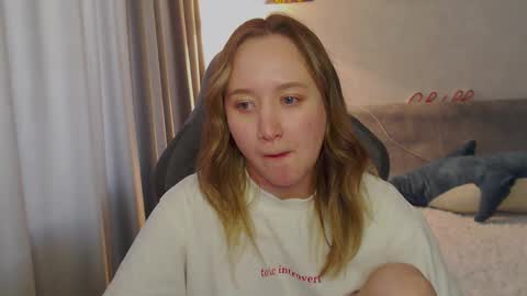 Snapshot of _lalune_ chatting on February 27, 5:45 am _lalune_ online show from February 27, 5:45 am