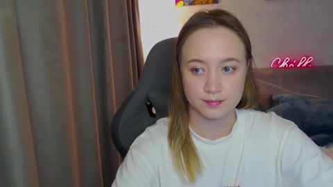 Snapshot of _lalune_ chatting on March 1, 1:22 am _lalune_ online show from March 1, 1:22 am