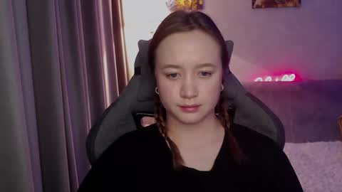 Snapshot of _lalune_ chatting on October 14, 8:39 am _lalune_ online show from October 14, 8:39 am