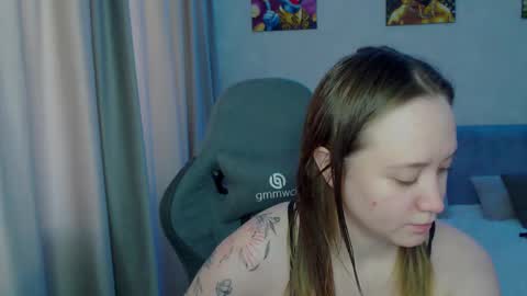 Snapshot of _lalune_ chatting on February 10, 6:31 am _lalune_ online show from February 10, 6:31 am