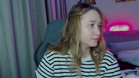 Snapshot of _lalune_ chatting on January 6, 12:59 am _lalune_ online show from January 6, 12:59 am
