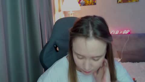 Snapshot of _lalune_ chatting on February 21, 4:48 pm _lalune_ online show from February 21, 4:48 pm