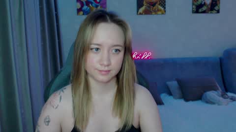 Snapshot of _lalune_ chatting on February 1, 9:51 pm _lalune_ online show from February 1, 9:51 pm