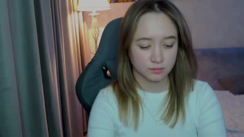 Snapshot of _lalune_ chatting on February 20, 8:36 pm _lalune_ online show from February 20, 8:36 pm