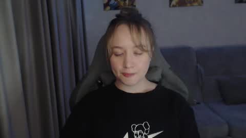 Snapshot of _lalune_ chatting on March 10, 4:03 pm _lalune_ online show from March 10, 4:03 pm