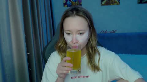 Snapshot of _lalune_ chatting on January 25, 11:13 am _lalune_ online show from January 25, 11:13 am