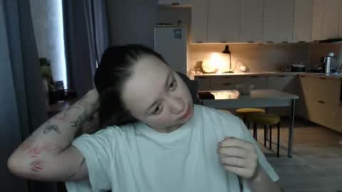 _lalune_ online show from February 9, 5:53 am