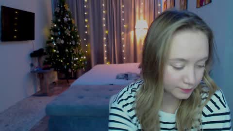 Snapshot of _lalune_ chatting on December 16, 11:12 am _lalune_ online show from December 16, 11:12 am