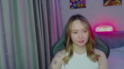 Snapshot of _lalune_ chatting on January 13, 5:23 pm _lalune_ online show from January 13, 5:23 pm