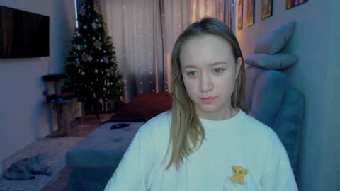 Snapshot of _lalune_ chatting on December 15, 5:56 am _lalune_ online show from December 15, 5:56 am