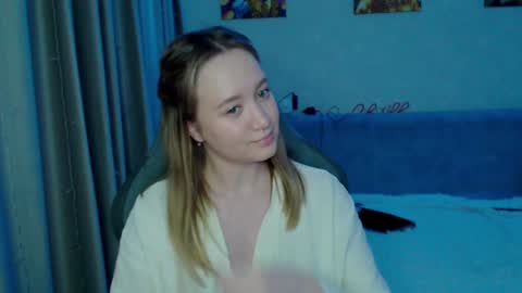 Snapshot of _lalune_ chatting on January 27, 1:37 am _lalune_ online show from January 27, 1:37 am