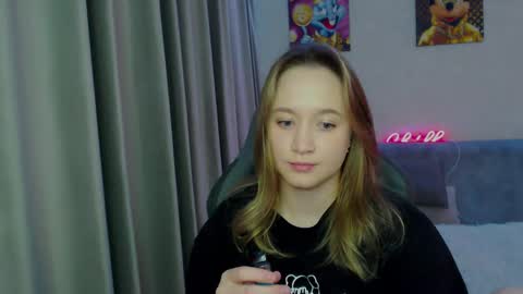 Snapshot of _lalune_ chatting on February 12, 7:02 pm _lalune_ online show from February 12, 7:02 pm