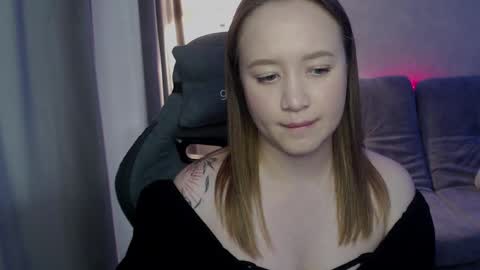 Snapshot of _lalune_ chatting on October 7, 10:30 am _lalune_ online show from October 7, 10:30 am