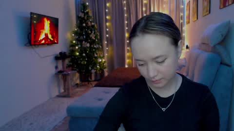 Snapshot of _lalune_ chatting on December 9, 12:19 pm _lalune_ online show from December 9, 12:19 pm