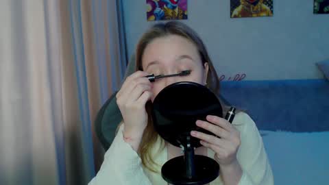 Snapshot of _lalune_ chatting on February 6, 8:29 am _lalune_ online show from February 6, 8:29 am