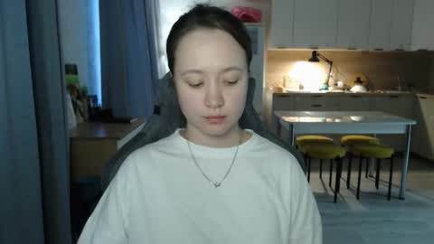 _lalune_ online show from March 2, 1:18 pm