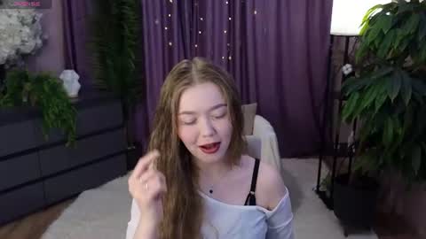 _liilcrystal_ online show from June 25, 7:48 pm