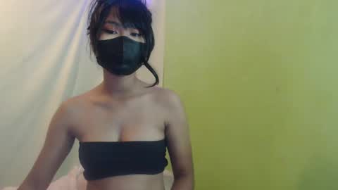Snapshot of _lilies_gigi_ chatting on March 12, 10:17 pm _lilies_gigi_ online show from March 12, 10:17 pm