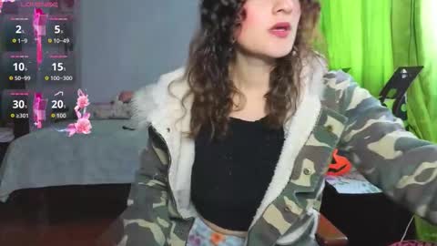 Snapshot of _lindasy_ chatting on October 14, 3:47 pm Lindasy online show from October 14, 3:47 pm
