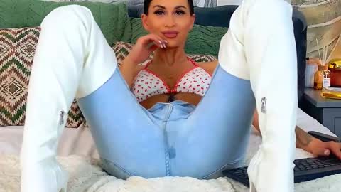 Lisa online show from March 14, 9:05 pm