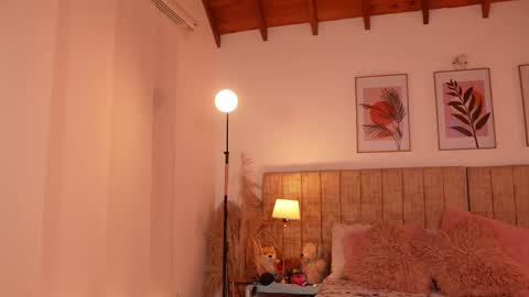 Lissana online show from February 12, 3:03 pm