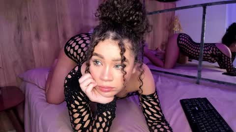 Snapshot of _littlelia chatting on December 17, 6:53 pm Anna online show from December 17, 6:53 pm