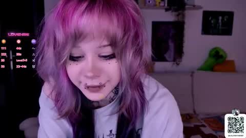 Snapshot of _lollyshy_ chatting on October 13, 1:03 pm Lolly online show from October 13, 1:03 pm