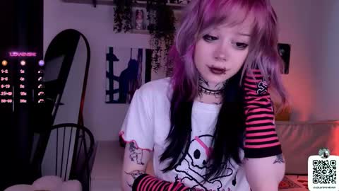 Snapshot of _lollyshy_ chatting on October 3, 10:42 am Lolly online show from October 3, 10:42 am
