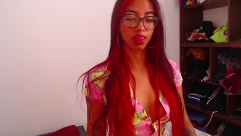 Snapshot of _loreana_ chatting on October 13, 1:36 pm _loreana_ online show from October 13, 1:36 pm