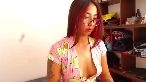 _loreana_ online show from November 19, 4:29 pm