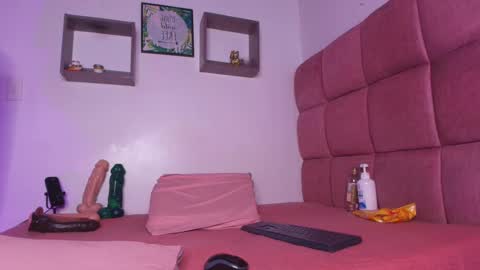 Snapshot of _lorrayne_ chatting on February 21, 11:55 am Lorrayne online show from February 21, 11:55 am