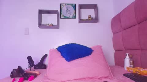 Snapshot of _lorrayne_ chatting on February 27, 12:02 pm Lorrayne online show from February 27, 12:02 pm