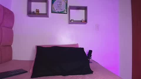 Snapshot of _lorrayne_ chatting on February 19, 12:00 pm Lorrayne online show from February 19, 12:00 pm