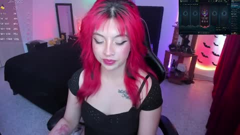 Queen.  Help me reach 100 thumbs up  online show from April 7, 10:12 pm