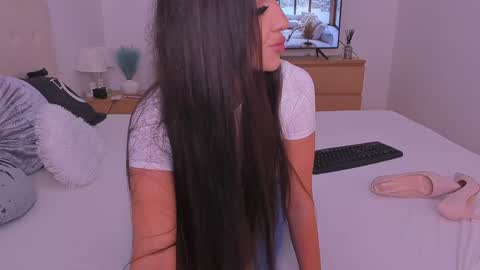 Lynna online show from January 24, 10:51 pm