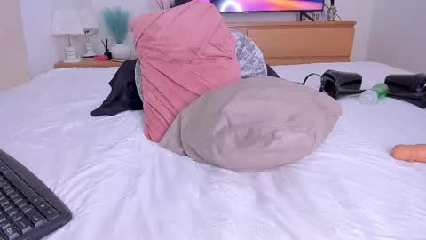 Lynna online show from January 14, 12:26 am