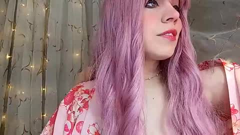 Snapshot of _marcelline_ chatting on January 4, 8:28 am Kira online show from January 4, 8:28 am