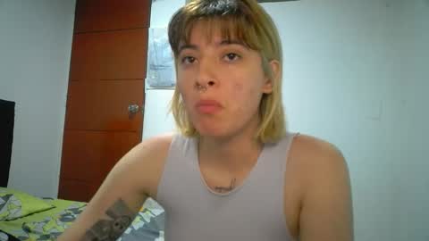 Mia-foster online show from April 28, 2:38 am