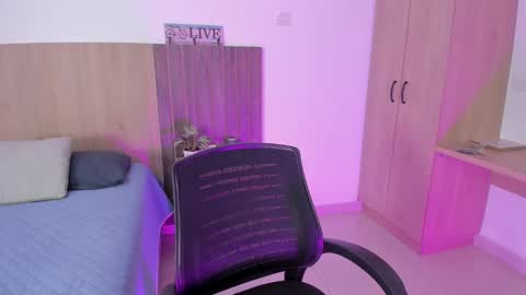 _miamiller_ online show from September 17, 8:07 pm