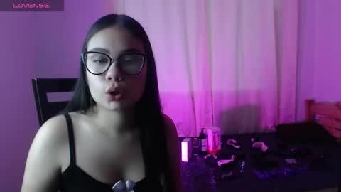 _moon_rosee online show from March 15, 3:47 pm