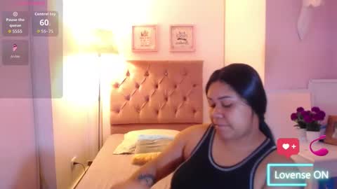 nahomi  online show from November 17, 10:32 pm